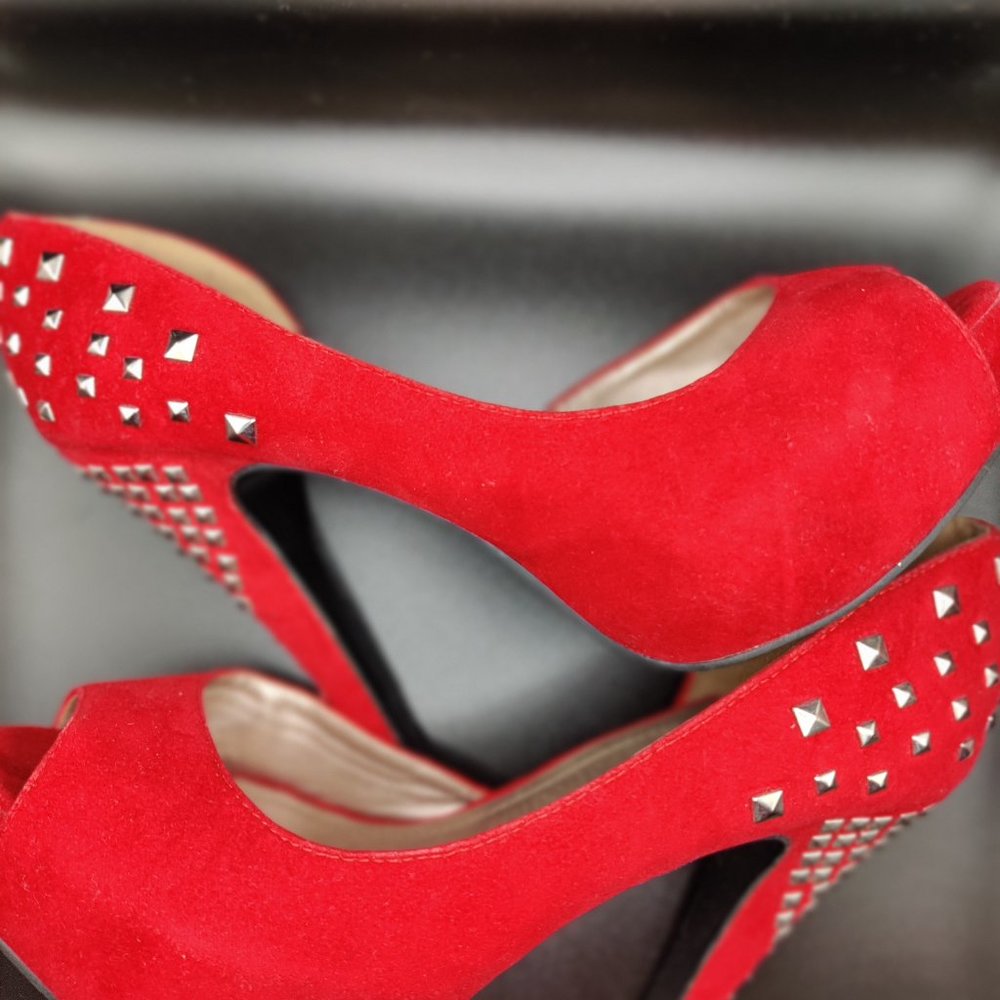 Red heels - Picture 4 of 10